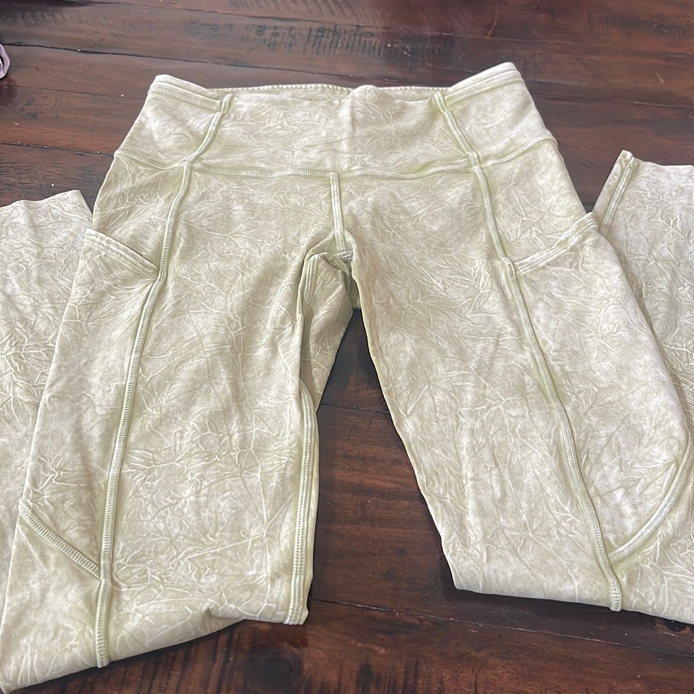 Lulu fast and free pants size 4